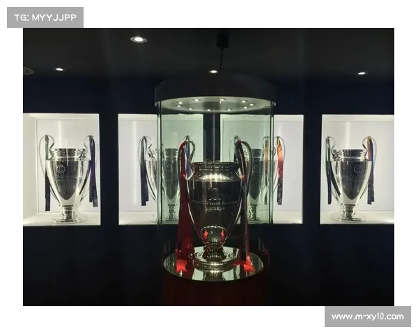 欧冠主题艺术展在伦敦开幕,展出奖杯复刻品与冠军影像